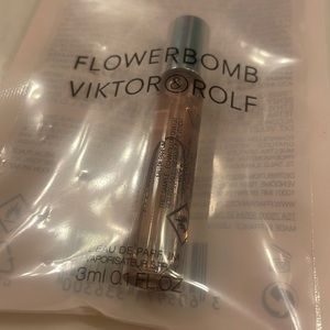 Flower Bomb by Viktor & Rolf Travel Spray 3ml